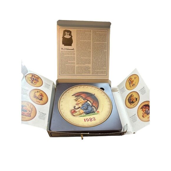 M.J. Hummel Goebel Annual Plate 1982 Bas-Relief Twelfth Edition Collectible - Picture 4 of 10